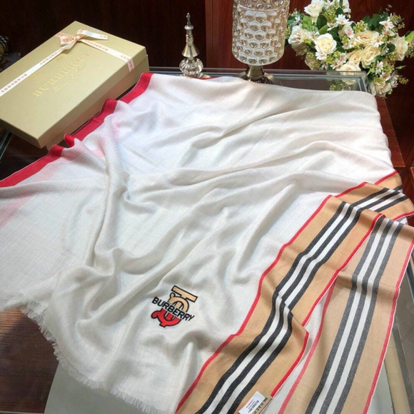 BURBERRY scarf - Picture 4 of 8